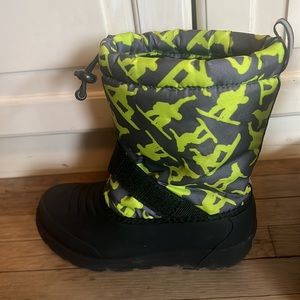 Boys snow shows size 12 Toddler